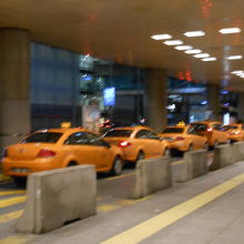 空港タクシーの列