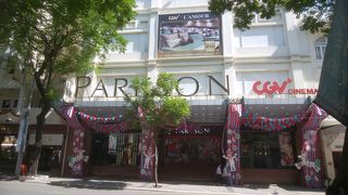 スーパーのイオンが入っている