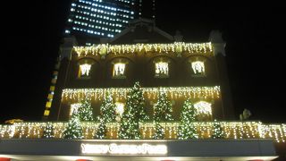 クリスマスシーズンはイルミネーションがあるので夜の雰囲気が良いと思います