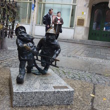 消防士まで小人たちが・・・