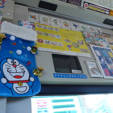 車内には沢山のグッズ紹介