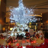 クリスマスなのでロビーは綺麗に装飾