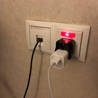 コンセントが非常に少ない。ＢＦタイプの変換機必須。