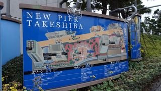 ホテル、ビル、ターミナルが集まったところ