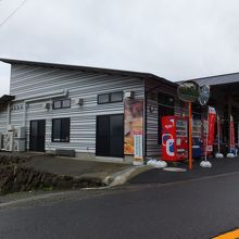 なお、駐車場は無舗装です。