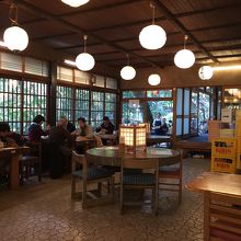 ゆったりした店内