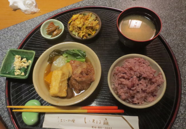 おいしい沖縄料理が食べられる