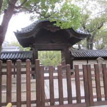 ここは静かです