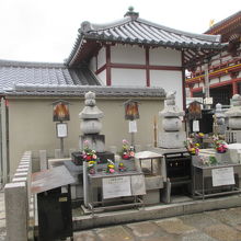 お墓に注目です