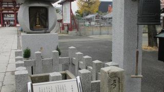 鳥居のそばです