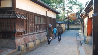 土塀の続く長町の中のカフェ