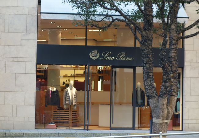 ロロ ピアーナ (六本木ヒルズ店)