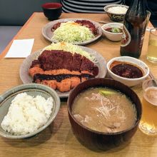 大満足の味噌カツ！わらじサイズです！