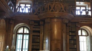 図書館が見どころ