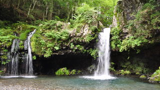 綺麗な水と滝でした