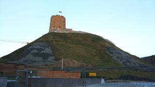 高台に立つお城