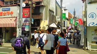 鶴岡八幡宮につながる通りです