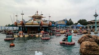 右か左どちらかを選んで「アクアトピア」