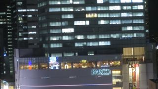 駅前で便利な店