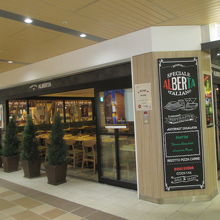 料理もおいしそうです