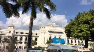 洒落た白亜の宮殿