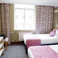 普通のビジネスホテルですが、広さ設備不自由なしです