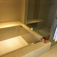 石造りのバスタブ