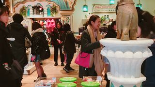 元プールの名残も