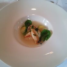 お魚はポワレした白身のお魚　海藻バターにレモンのアクセント！