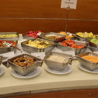 朝食は各種あります