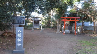 周りが住宅地の神社