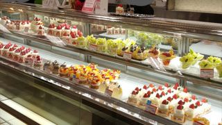 フルーツたっぷりのケーキ