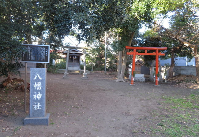  周りが住宅地の神社