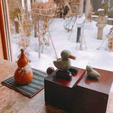 七味とテーブルにのった楊枝