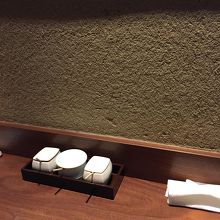 木製のカウンターテーブル