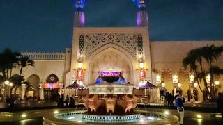 3D のジーニーが楽しい「マジックランプシアター」