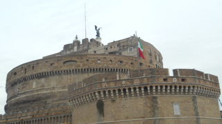 最初は霊廟として建てられた