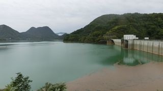 トイレを借り宝仙湖を展望