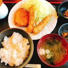 牛肉コロッケ海老フライ定食