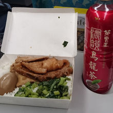 うえがお肉、下に湯葉がひいてある