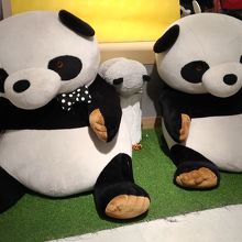 上野といったらパンダ！ぬいぐるみも展示