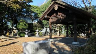 右隣りに「昭和天皇御野立所」の記念碑があります