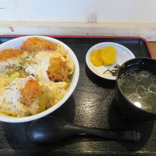 カキとじ丼です