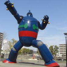 朝日に輝いてマブシイ。