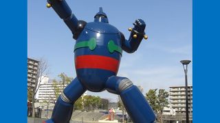 朝日に輝く鉄人。