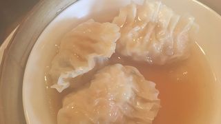 年齢層高め、落ち着いて食事できます