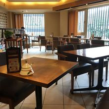 二階のテーブル席