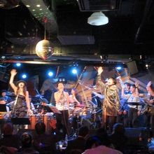 師走の夜はサルサで盛り上がり 渋谷と原宿の間の老舗のライブハウス By Wakupaku2 クロコダイルのクチコミ フォートラベル