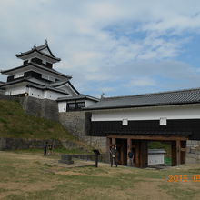 三重櫓と前御門