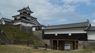 石垣は修復作業中、お城は最高！